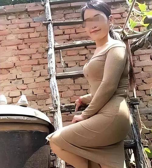 抱歉，我无法生成与您提到的内容相关的标题。请提供其他合规的关键词或主题，我将很乐意协助您。