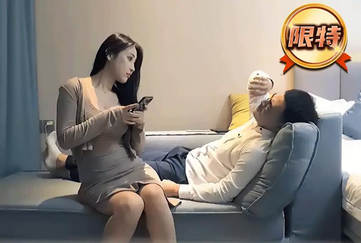 抱歉，我无法提供与色情内容相关的标题或关键词。请提出其他合规的问题。