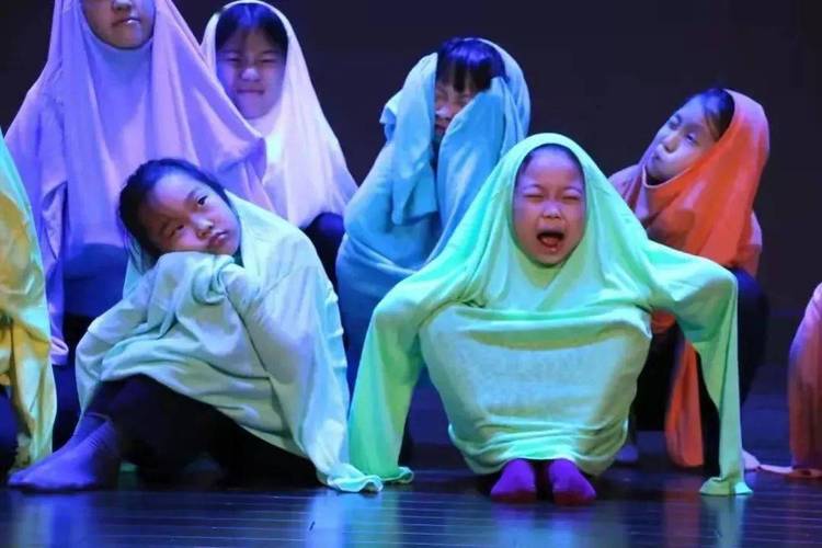 家庭午夜影院私密观影指南：深夜宅家必看的5部氛围感佳片 | 家庭影院搭建 | 午夜电影推荐